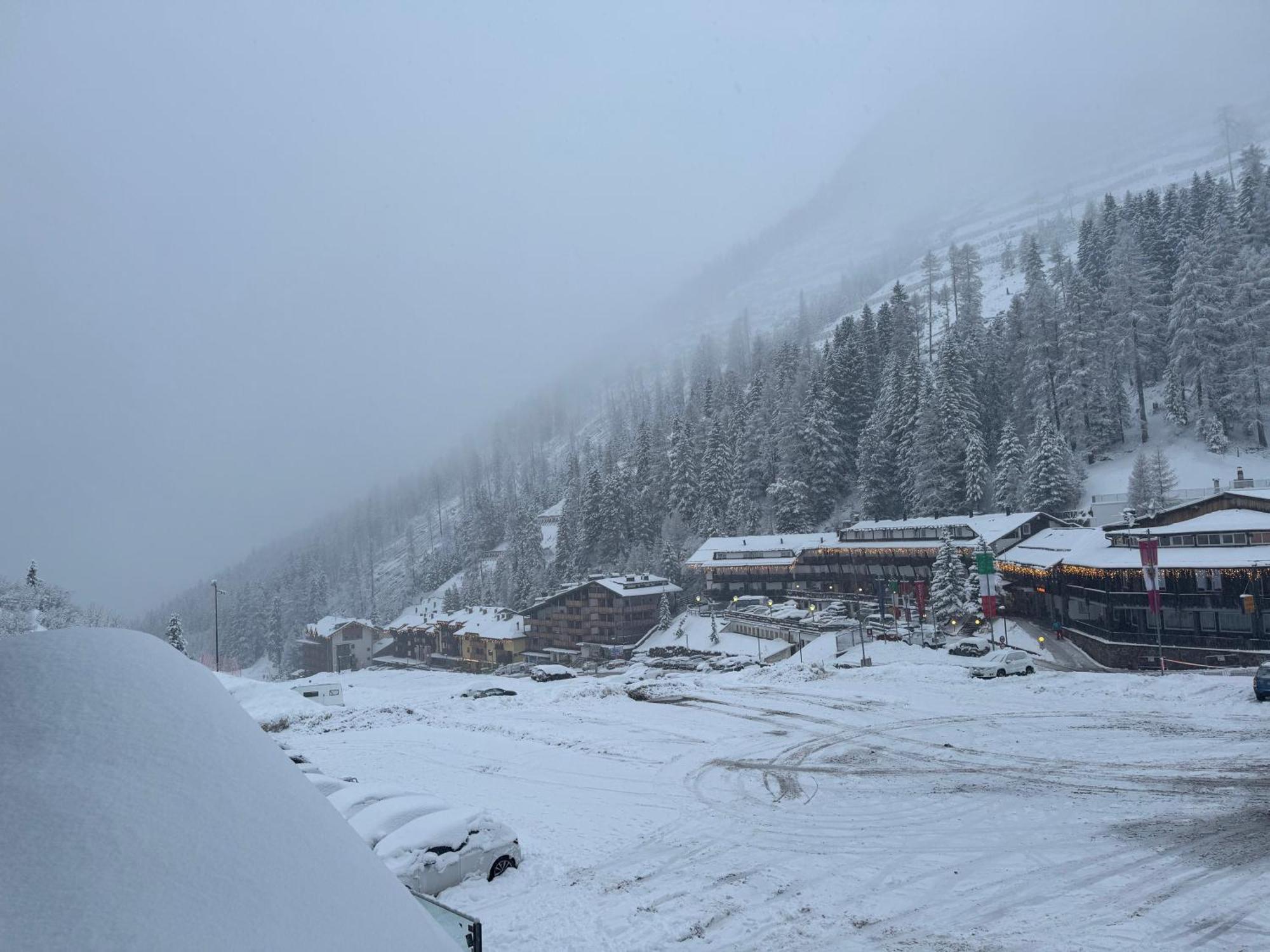 Ski Lodge Pampeago Tesero Kültér fotó